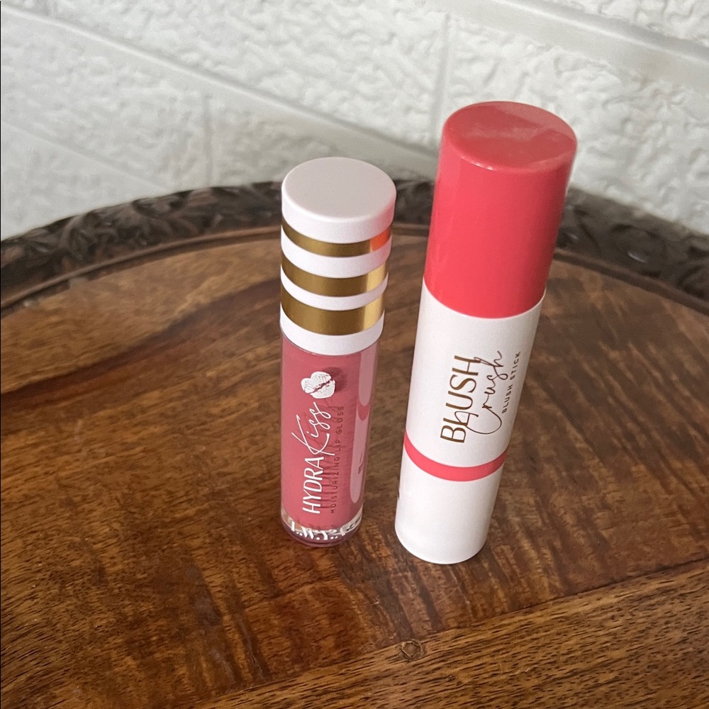 NWO 📦 Hydra Kiss Hydrating Lip Gloss Sweet Peony and Blush Magic Coral Stick